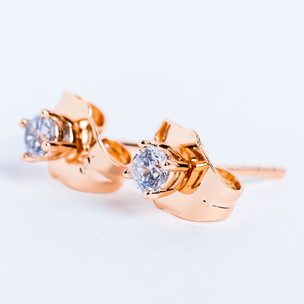 Stud earrings E4752-1